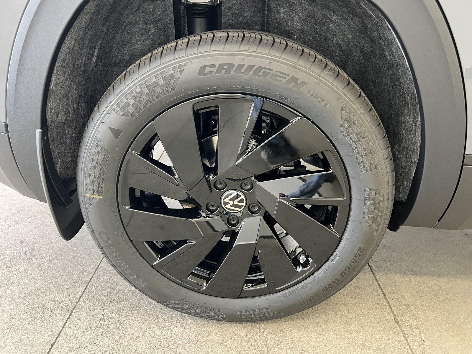 New 2026 pure gray Volkswagen 2.0T SE w/Technology image 9