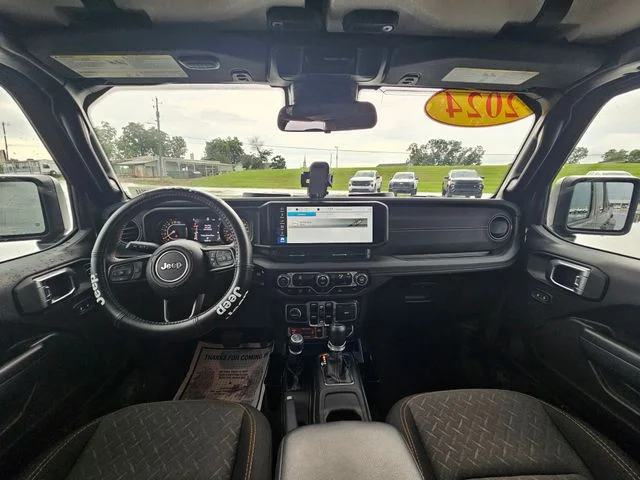 Used 2024 Green Jeep Mojave image 12