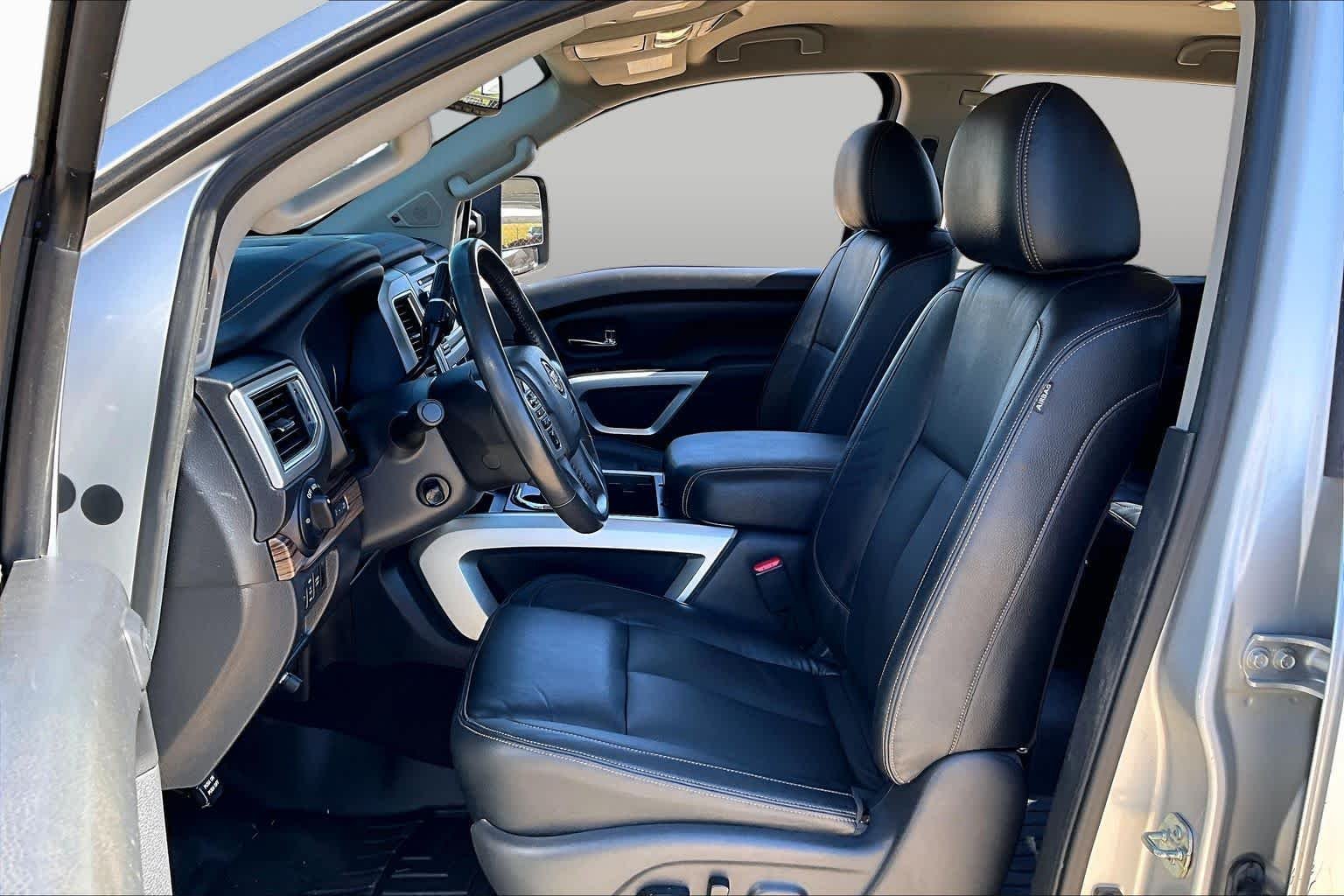 Used 2017 Brilliant Silver Nissan SL image 8