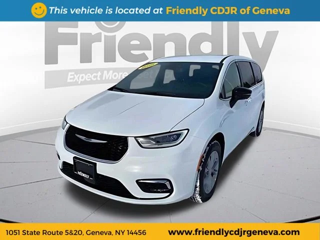 2026 Chrysler Pacifica Select AWD's photo