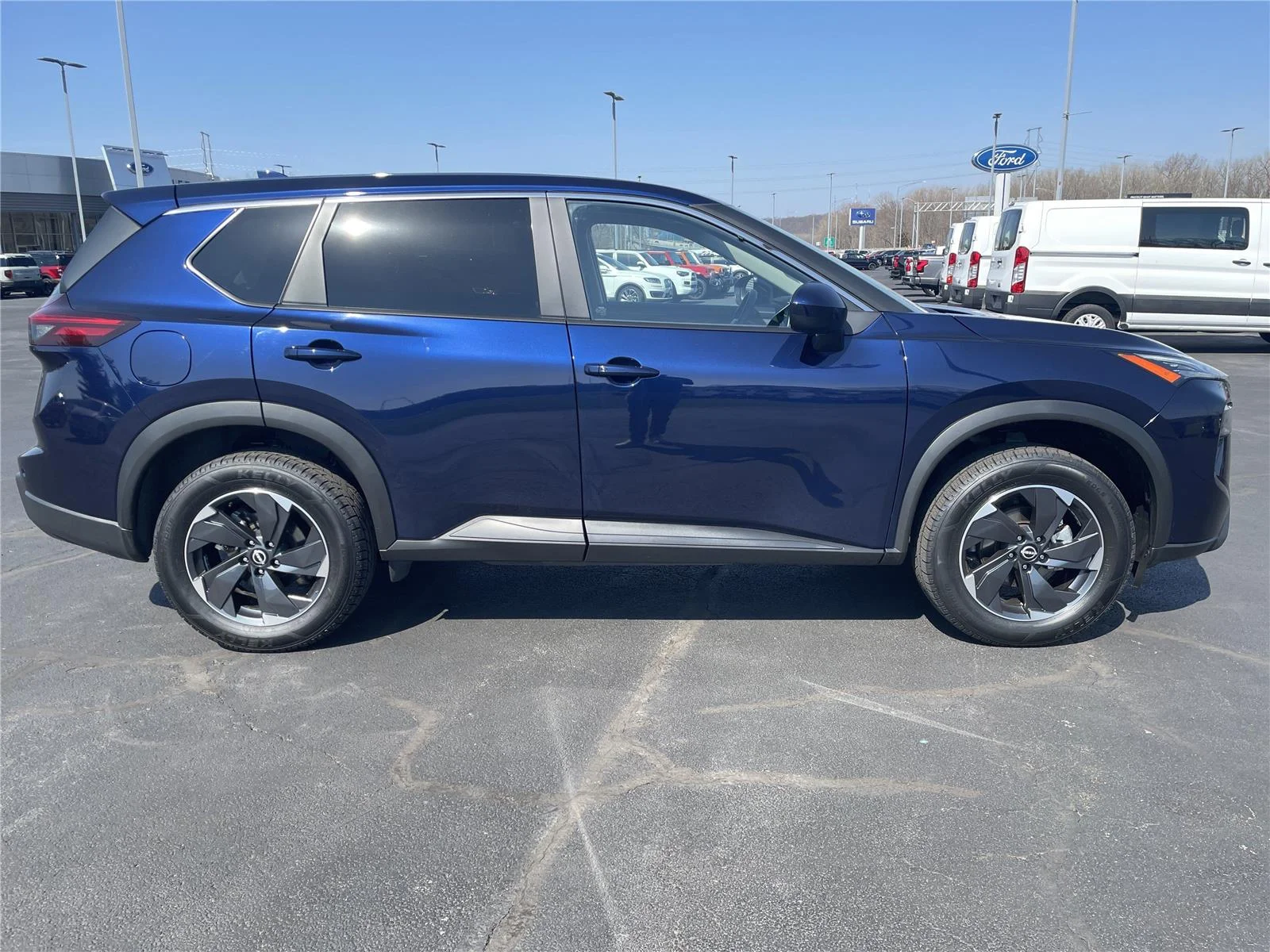 Used 2025 Deep Ocean Blue Pearl Nissan SV image 7