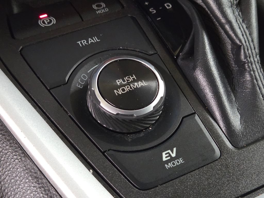 Used 2023  Toyota XLE image 32