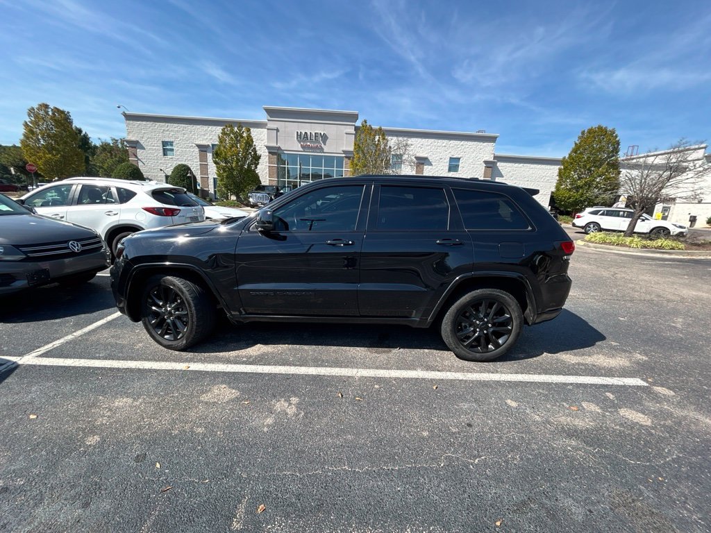 Used 2019 Black Jeep Altitude image 5