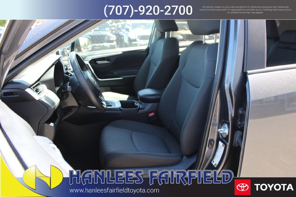 2024 Toyota RAV4 XLE - Photo 12