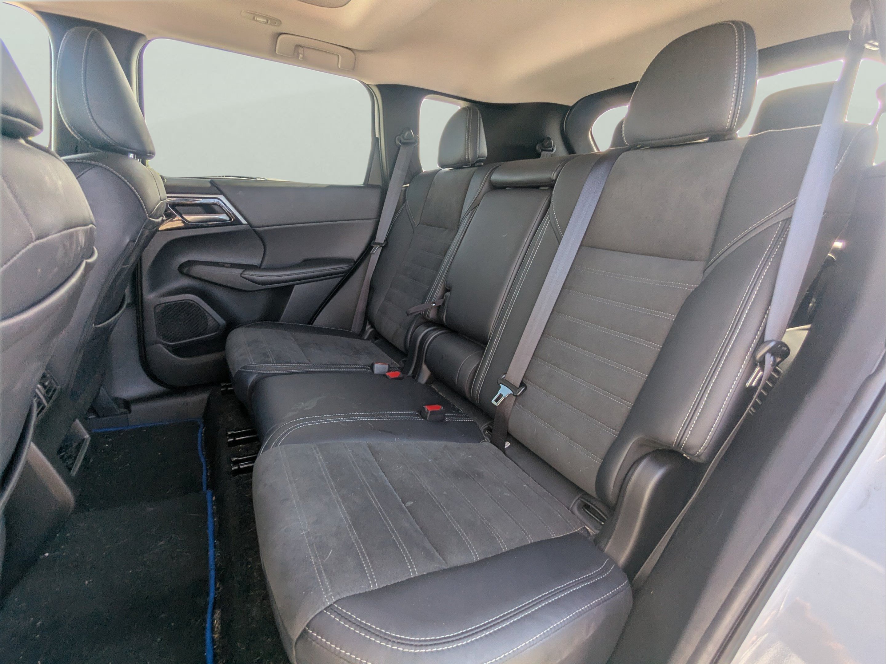 2025 Mitsubishi Outlander Plug-in Hybrid SE - Photo 13