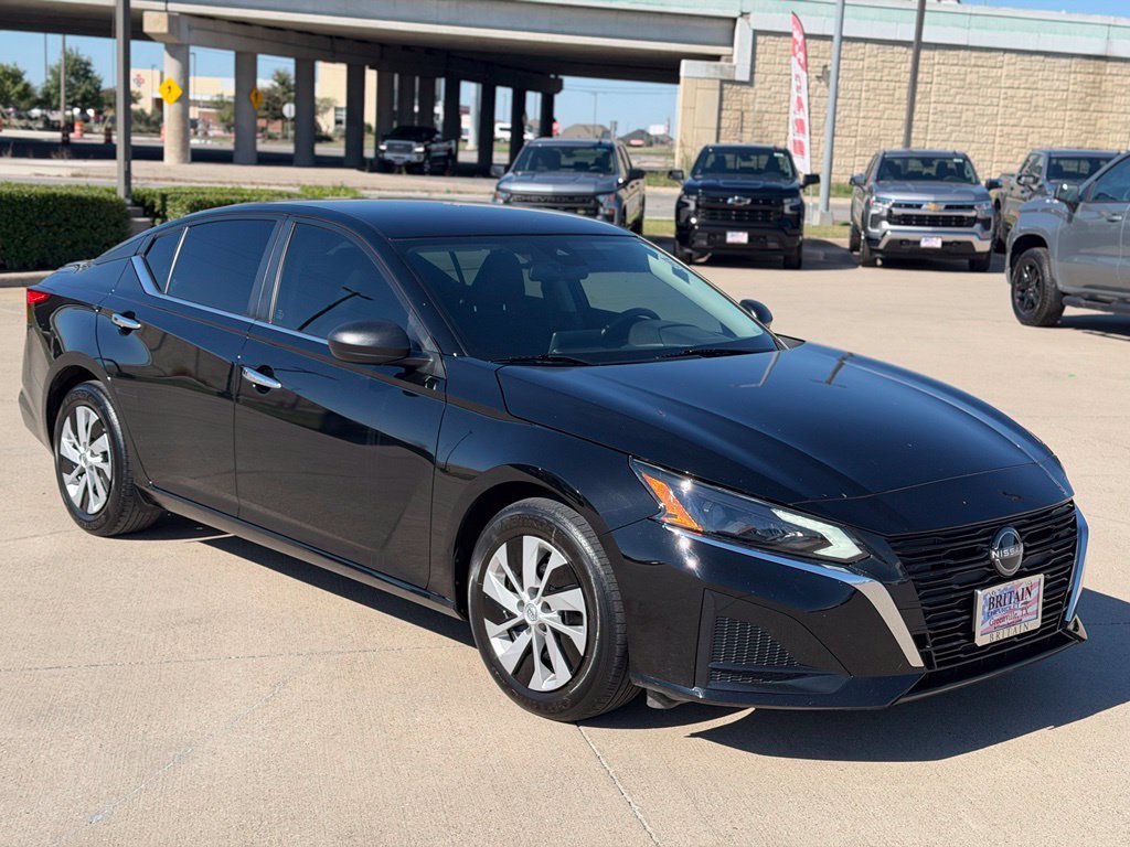 Used 2025 Black Nissan 2.5 S image 8