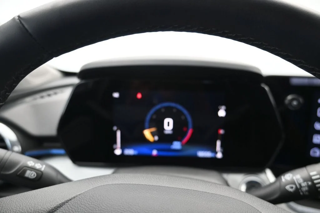 Used 2025 Summit White Chevrolet LT image 20
