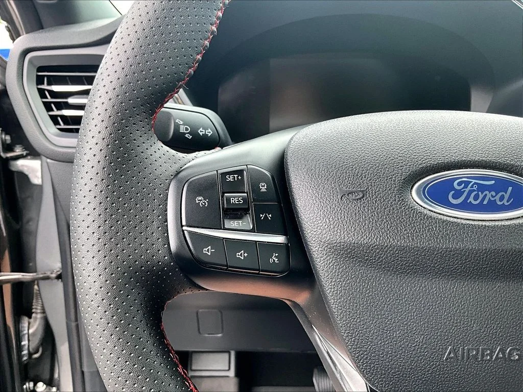 Used 2025 Gray Ford ST-Line Select image 17