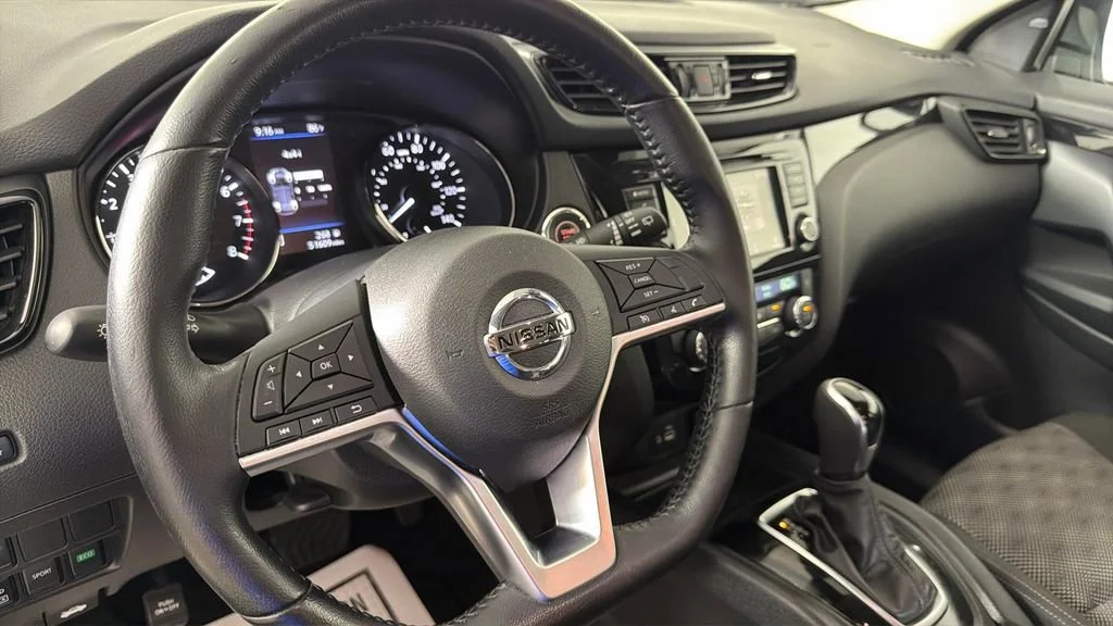 Used 2022 Red Nissan SV AWD Xtronic CVT image 22