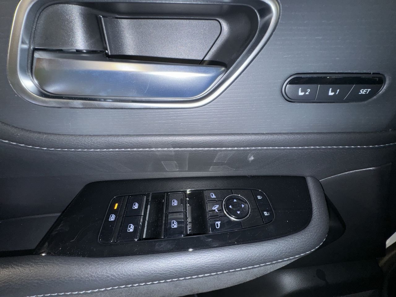 2025 INFINITI QX80 Sensory 4WD - Photo 17