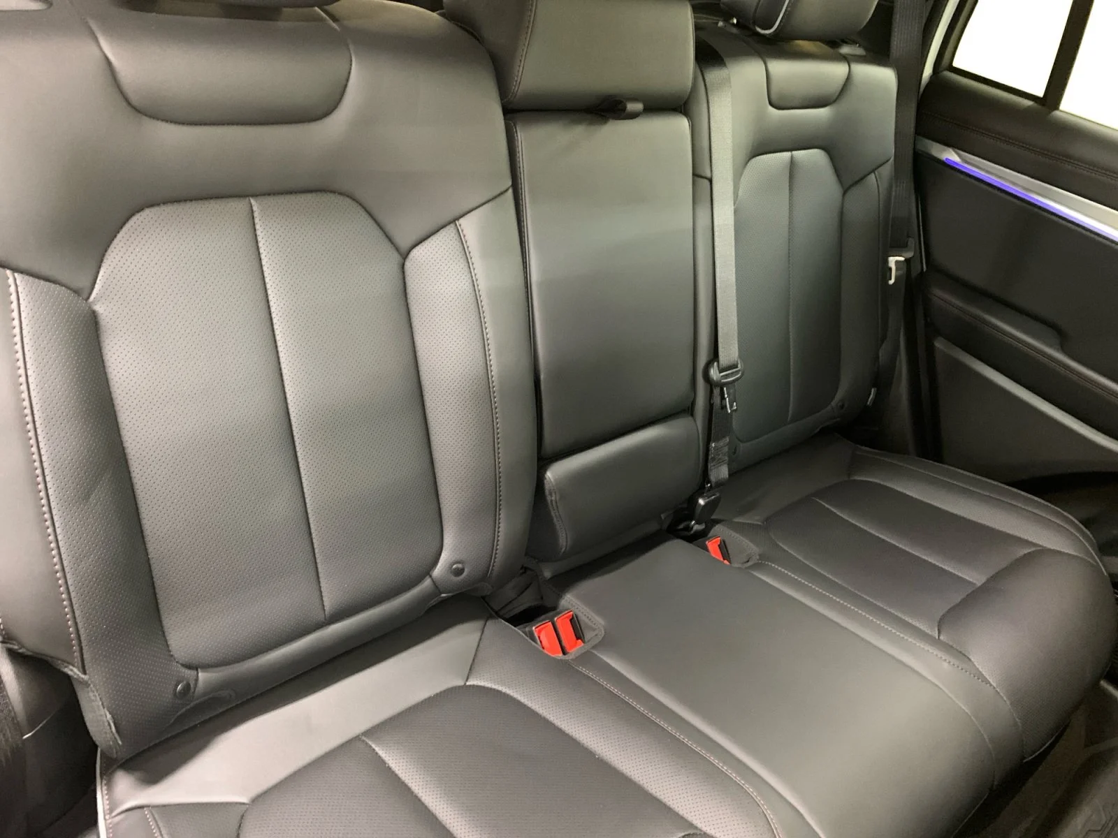 Used 2025 Bright White Jeep Limited image 18