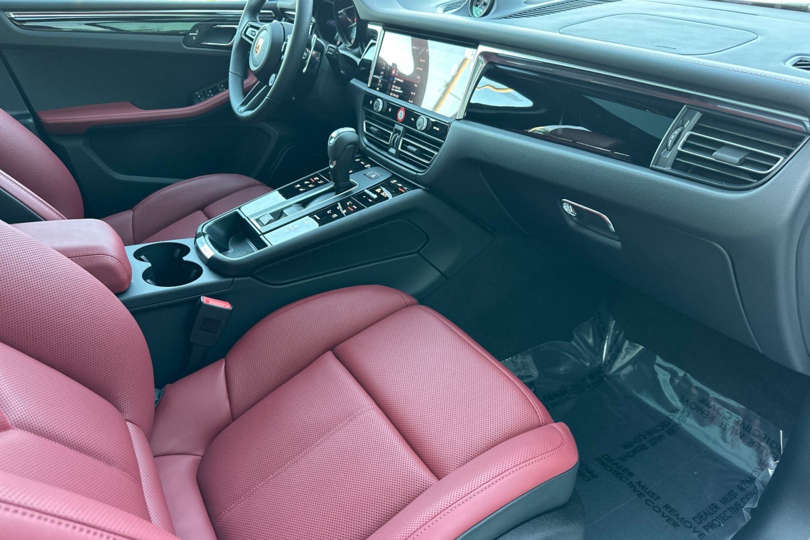 2026 Porsche Macan S - Photo 16
