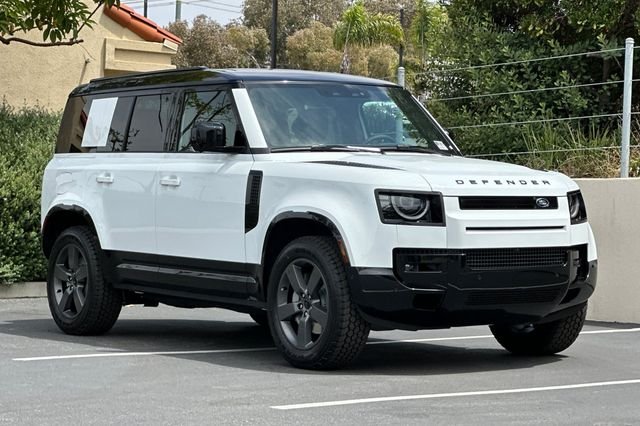 New 2026 Fuji White Land Rover X-Dynamic SE image 7