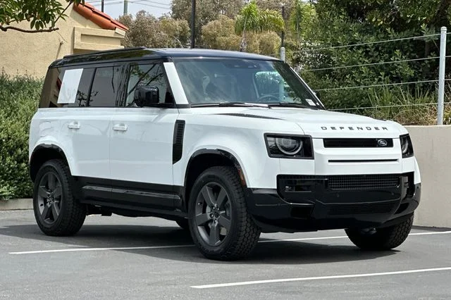 New 2026 Fuji White Land Rover X-Dynamic SE image 7