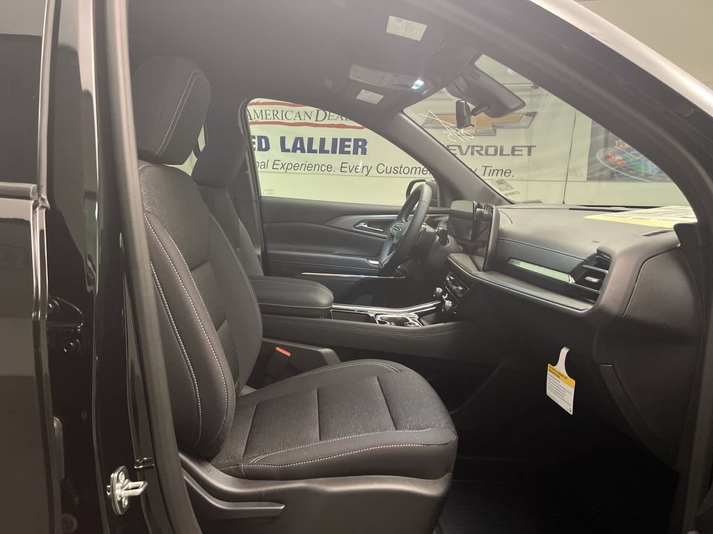 2027 Chevrolet Traverse LT - Photo 25