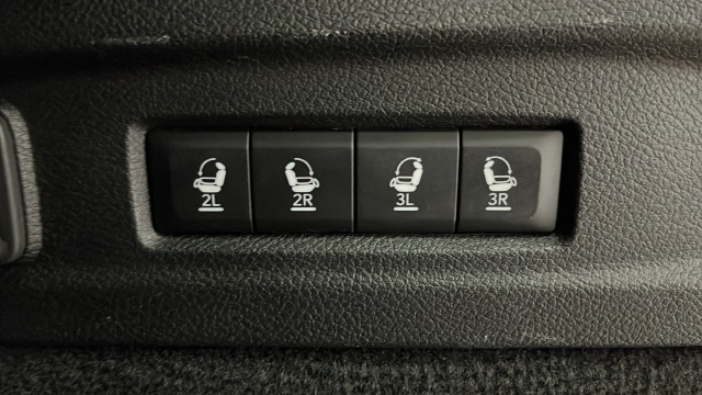 Used 2023 Diamond Black Crystal Pearlcoat Jeep Overland image 30