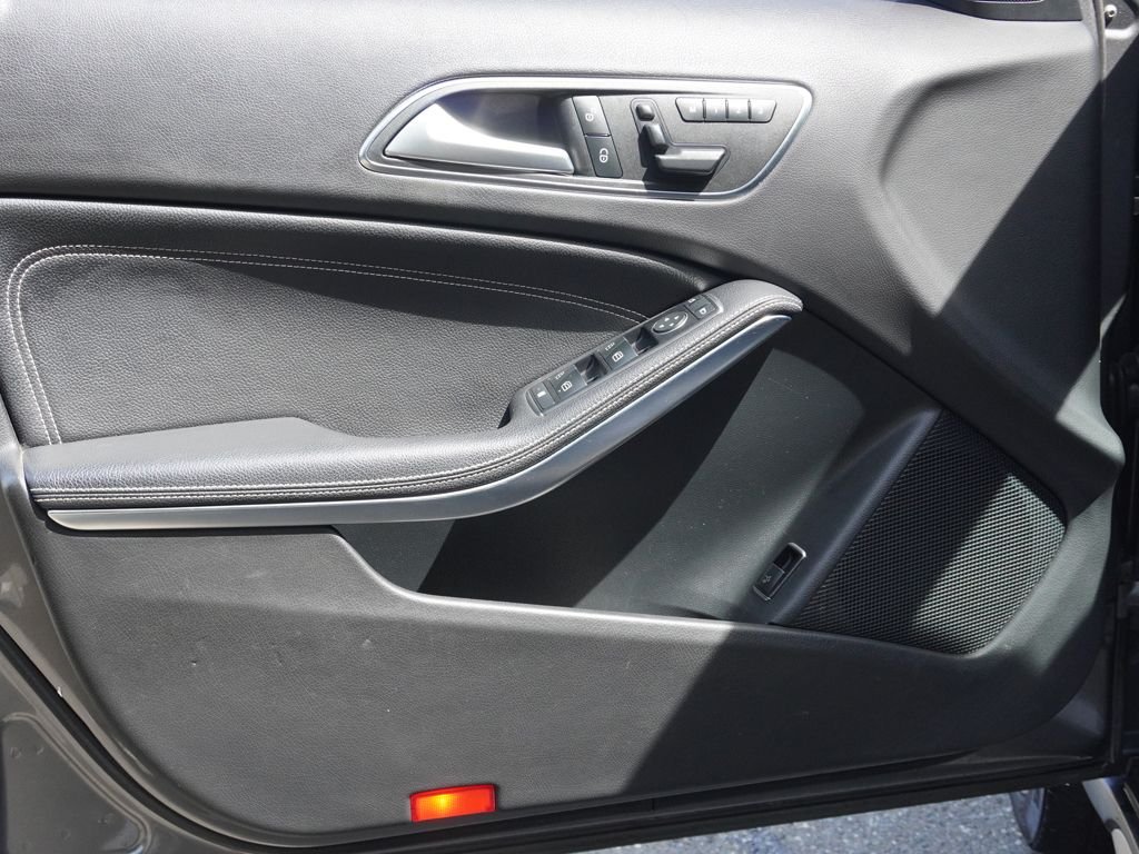 Used 2017 Gray Mercedes-Benz GLA 250 image 21