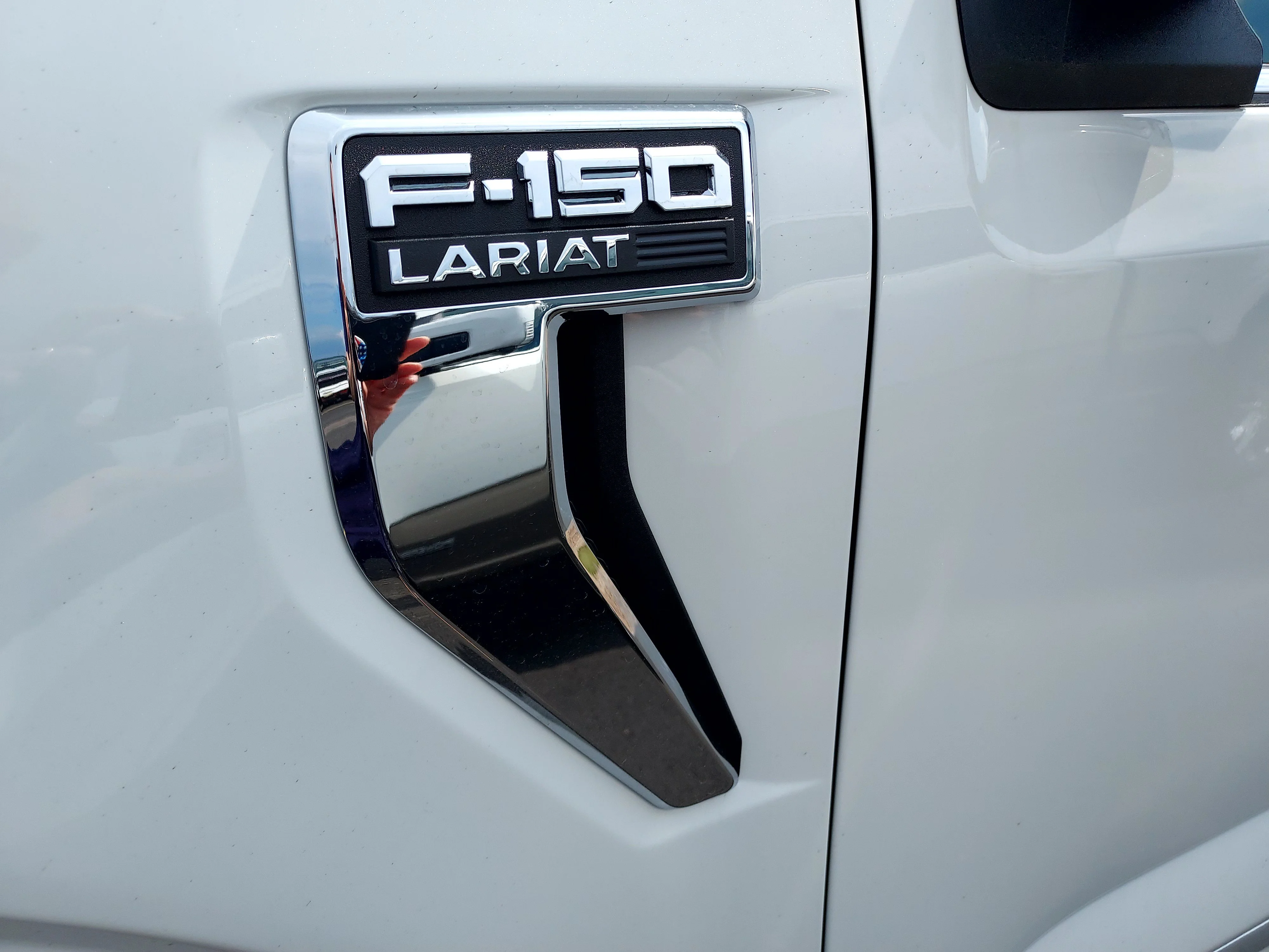 New 2026 Star White Metallic Tri-Coat Ford LARIAT image 4