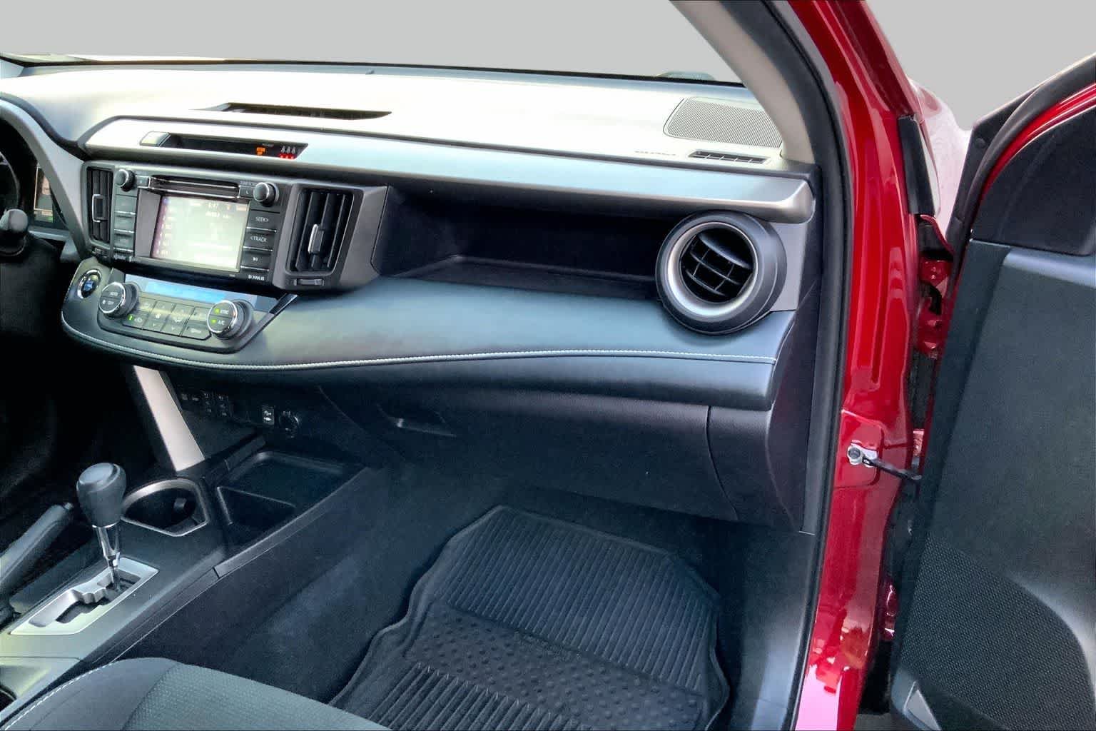 Used 2018 Ruby Flare Pearl Toyota XLE image 18