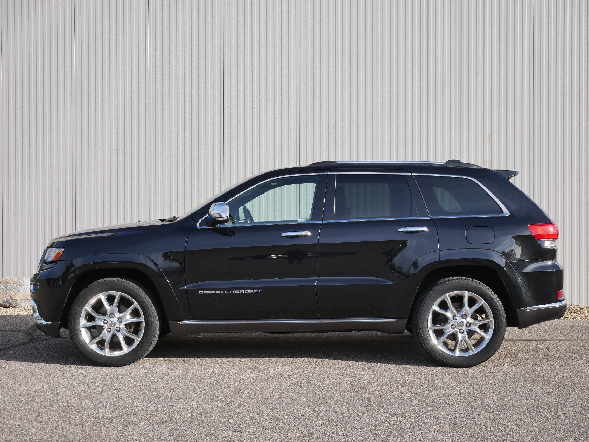 Used 2014 Jeep Grand Cherokee Summit with VIN 1C4RJFJG9EC463067 for sale in Hastings, Minnesota