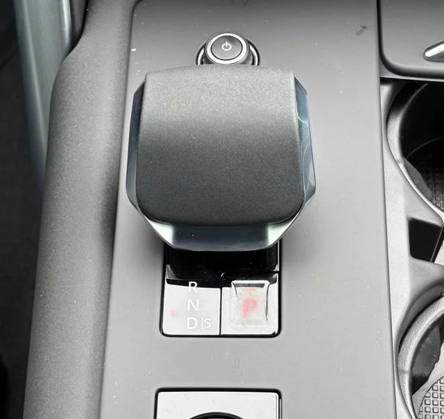New 2026 Carpathian Grey Land Rover Dynamic SE image 32