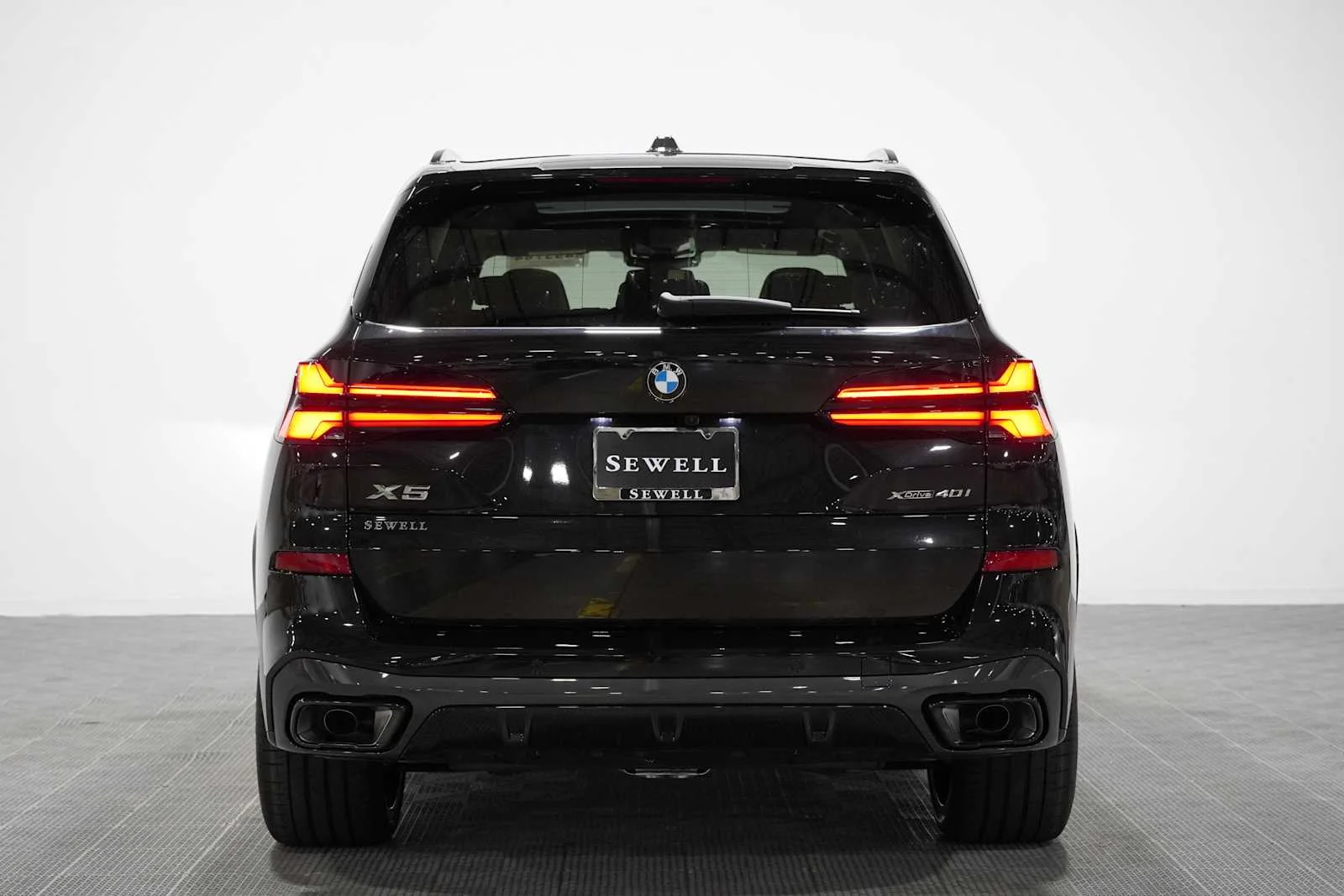 New 2026 Black Sapphire Metallic BMW xDrive40i image 5