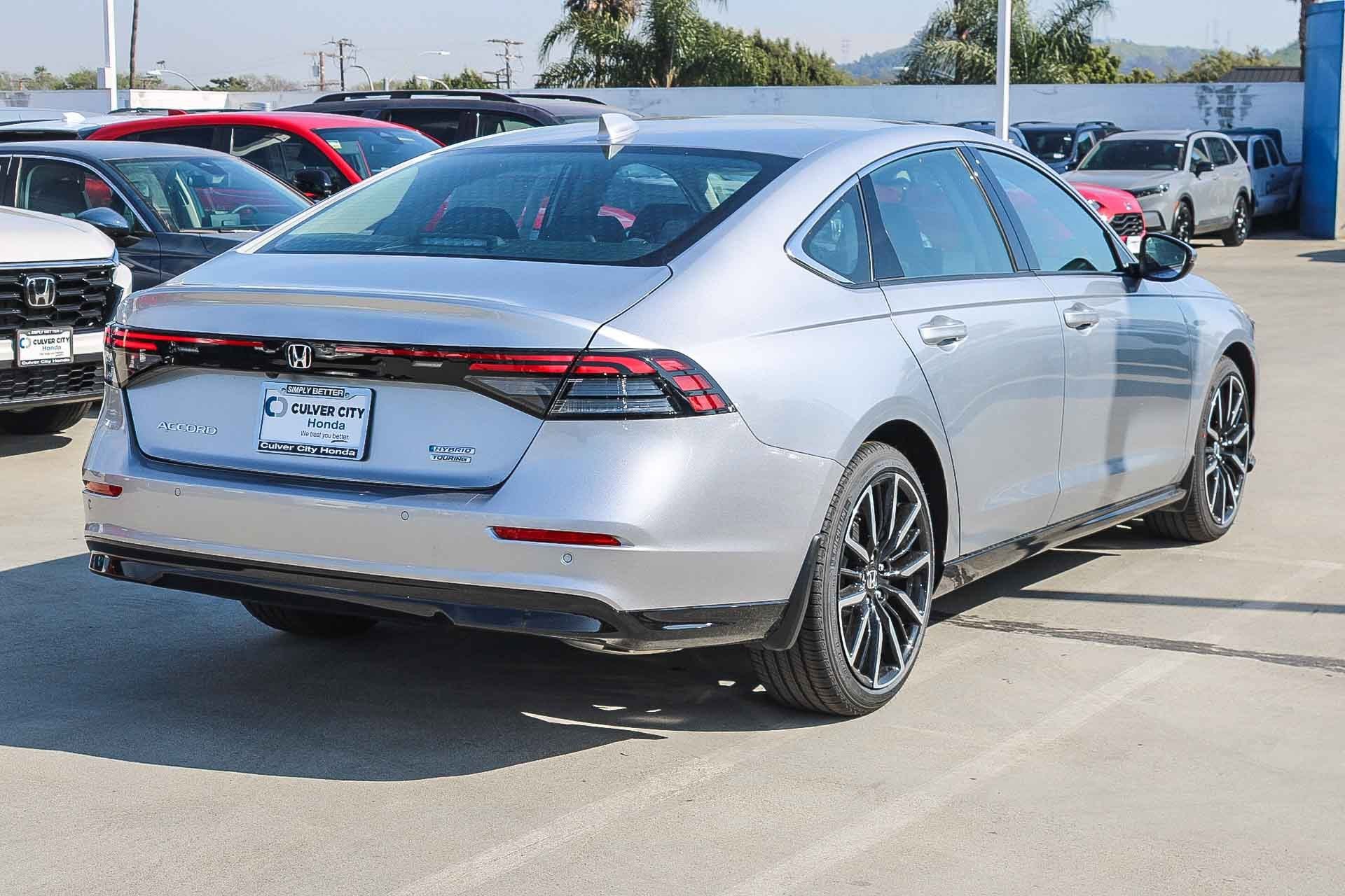 New 2026 Solar Silver Metallic Honda Touring image 8