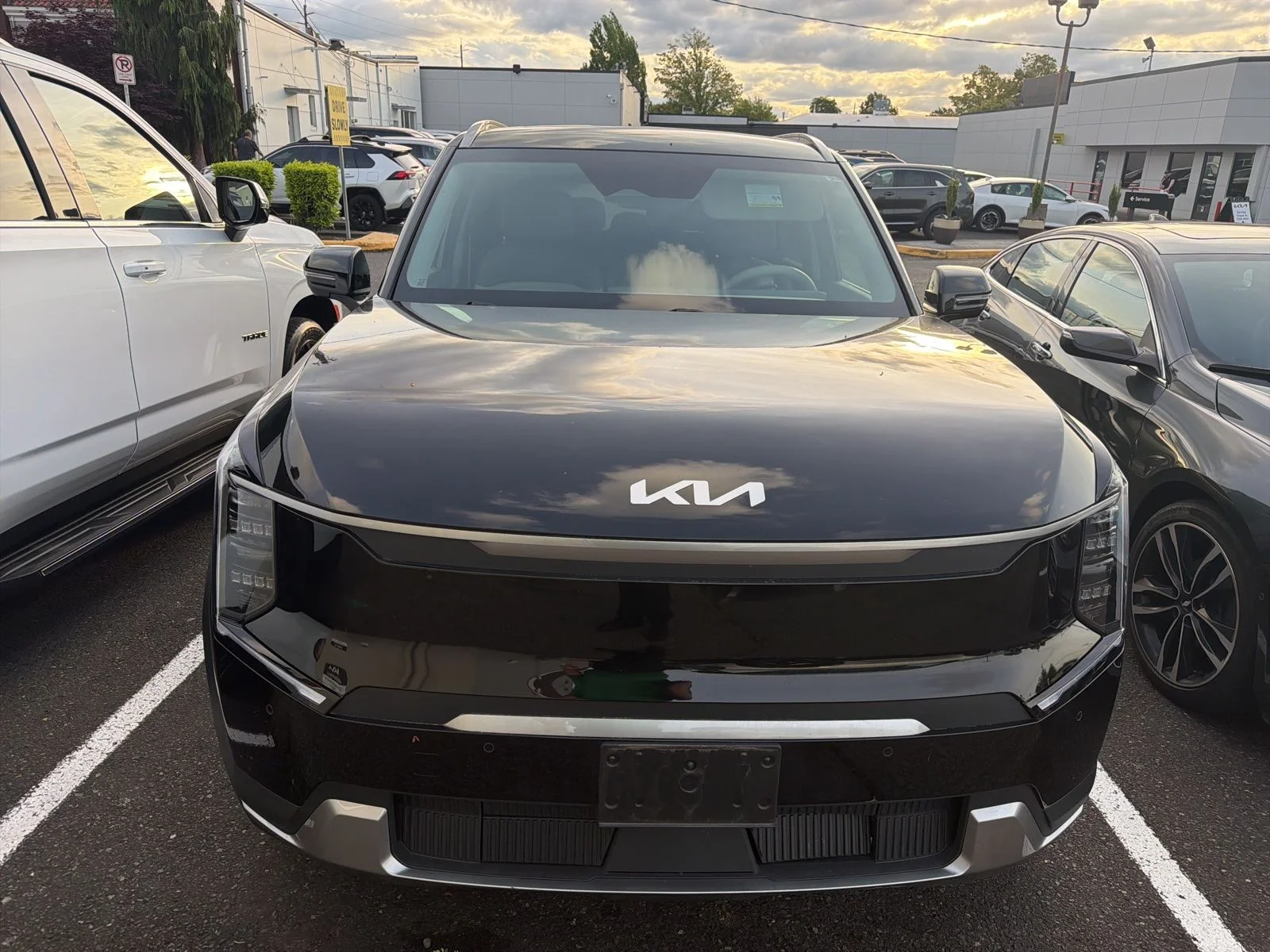Used 2024 Kia Ev9 Wind with VIN KNDAFFS51R6032285 for sale in Portland, OR