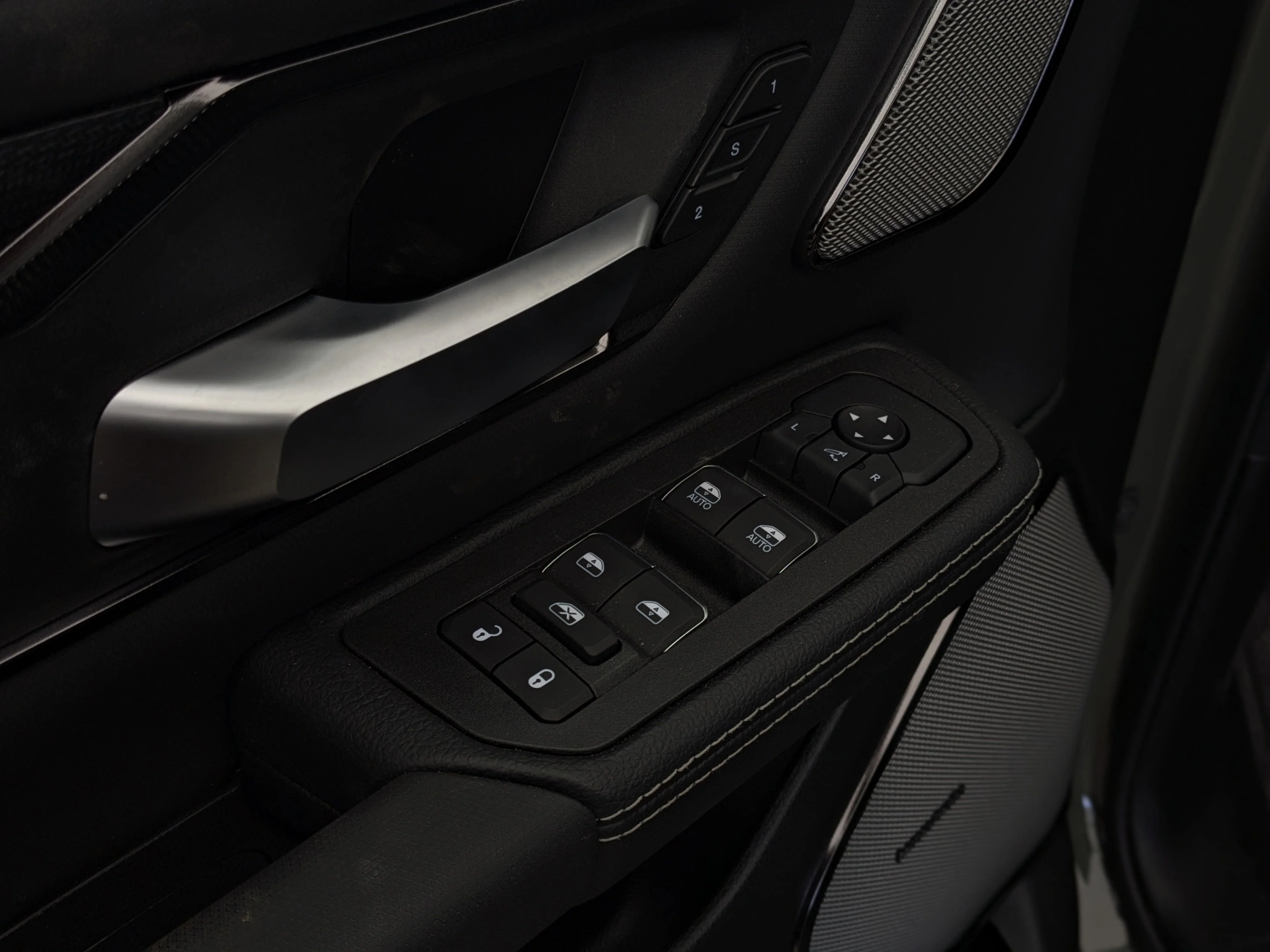 New 2026 canyon lake RAM Rebel - - SIDE STEPS - FLAPS - LEVEL 2 EQUIP - TECH PKG - ADVANCED SAFETY GRP 2 - SUNROOF image 13