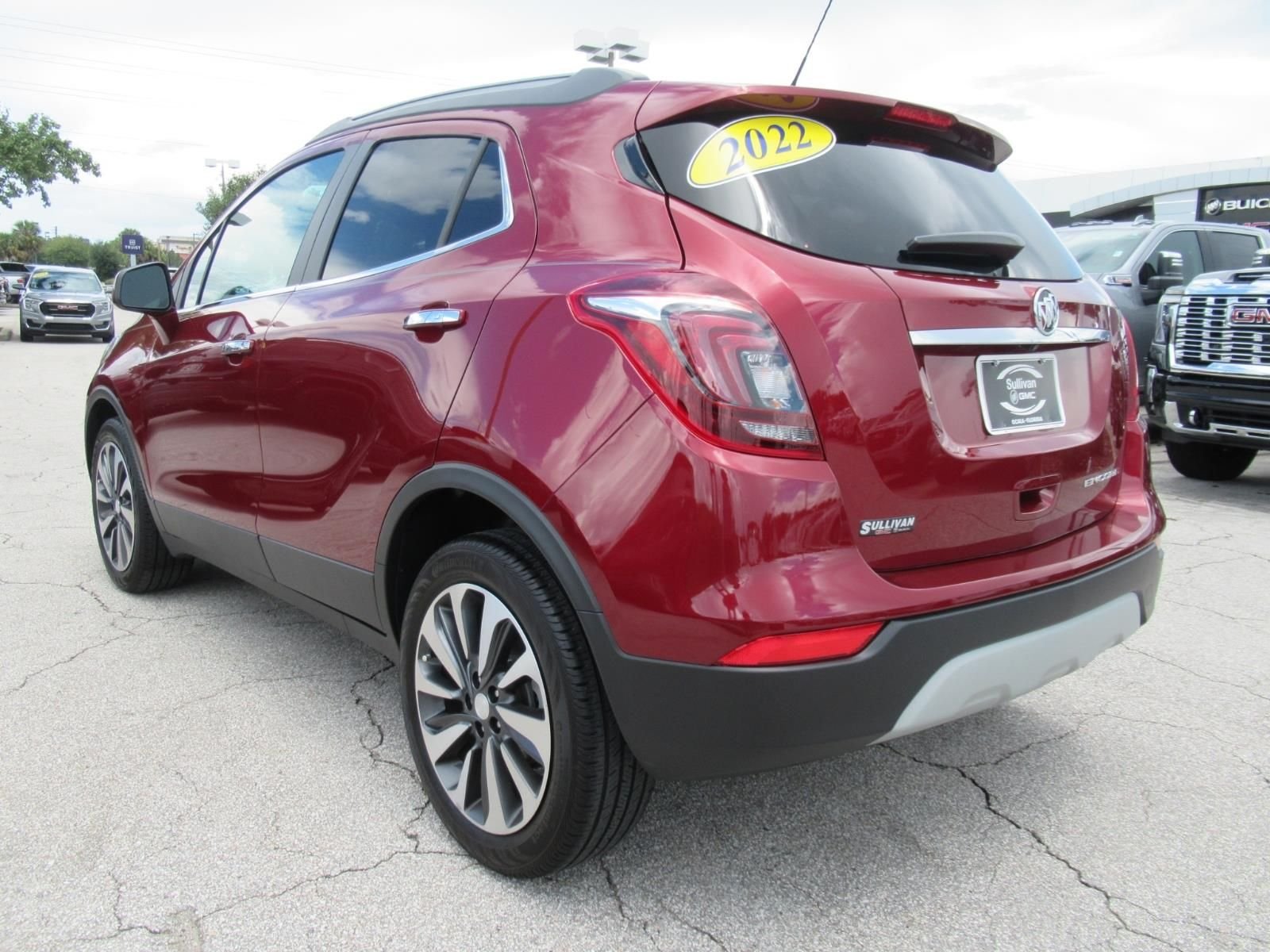 Used 2022  Buick Preferred image 5