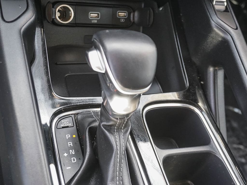 Used 2022 Purple Kia S image 22