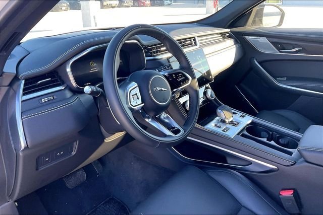 New 2025 Ostuni Pearl White JAGUAR P400 R-DYNAMIC S image 7