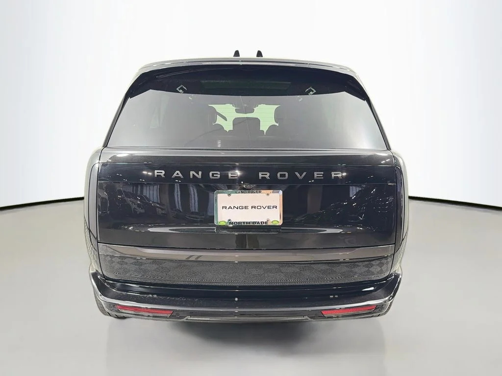 New 2026 Santorini Black Land Rover SE 7 Seats image 6