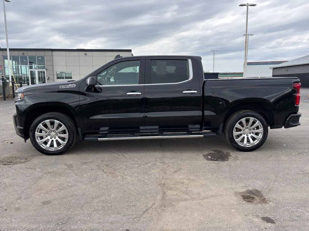 Used 2021 Black Metallic Chevrolet High Country image 4