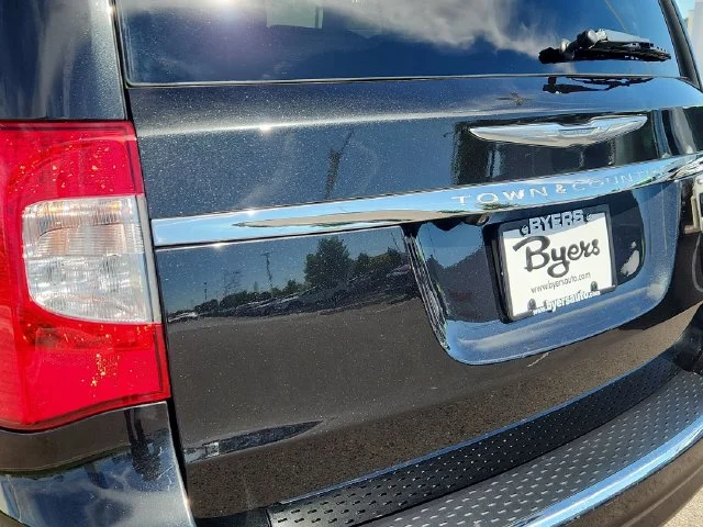Used 2013 Black Chrysler Touring image 15