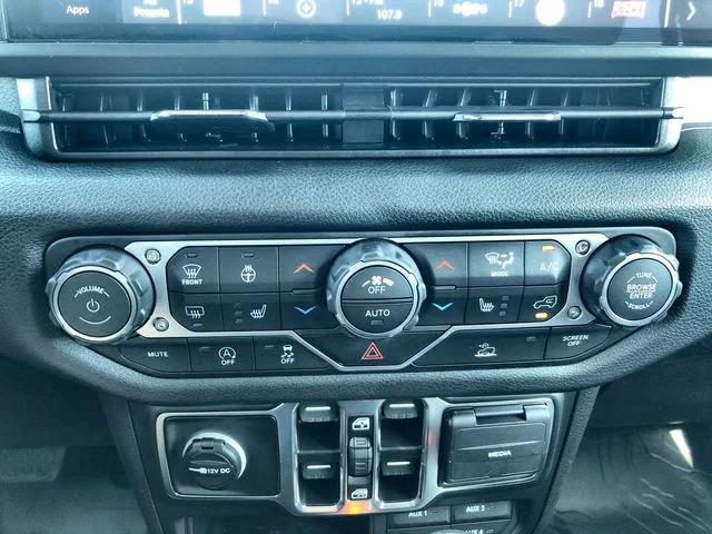 Used 2026 Beige Jeep Sport S image 18