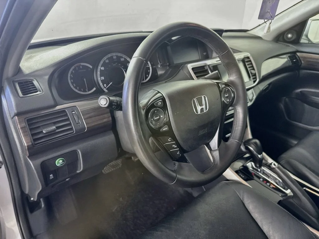 Used 2016 Silver Honda EX-L image 9