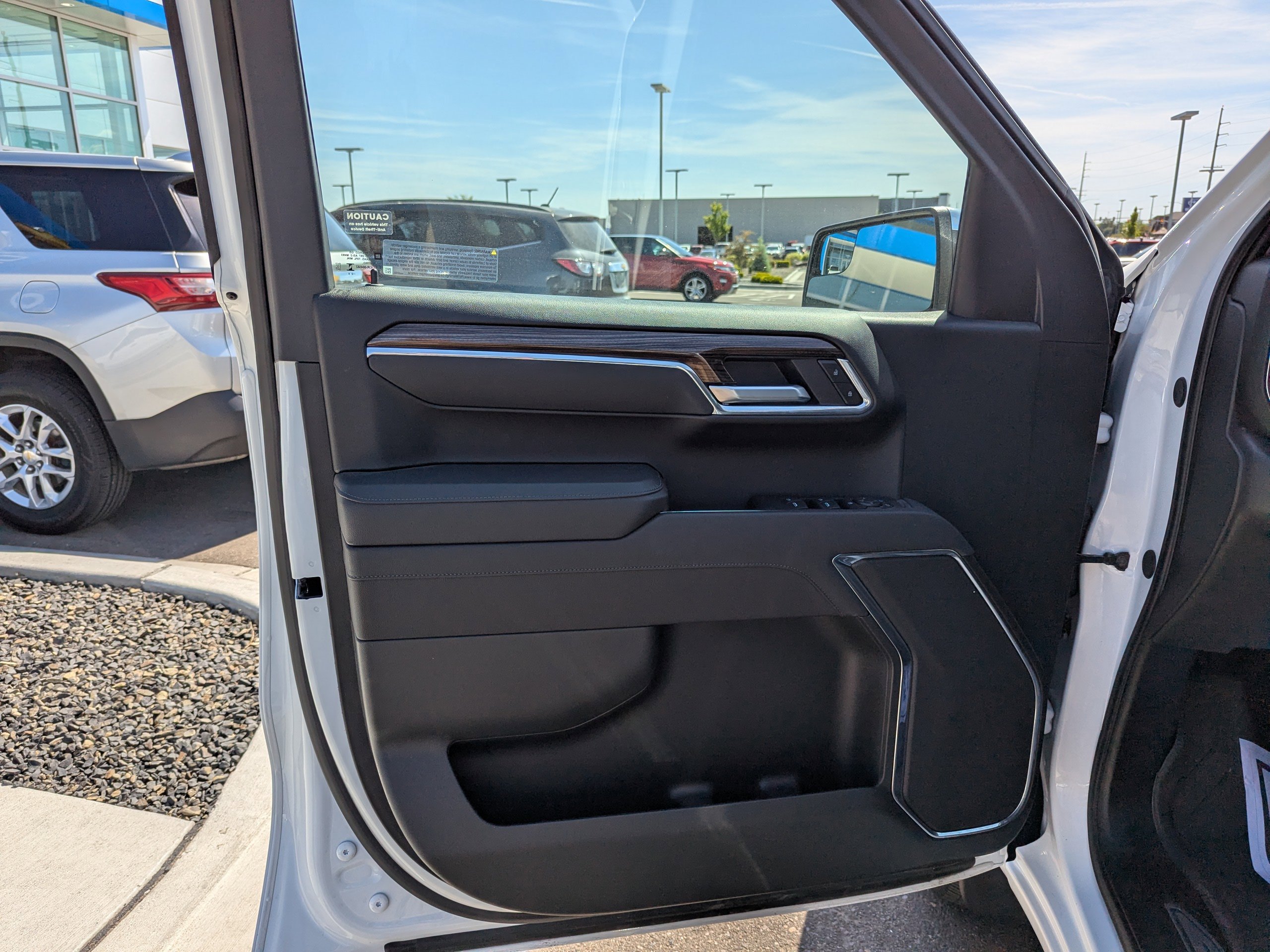 New 2025 Summit White Chevrolet LT image 8