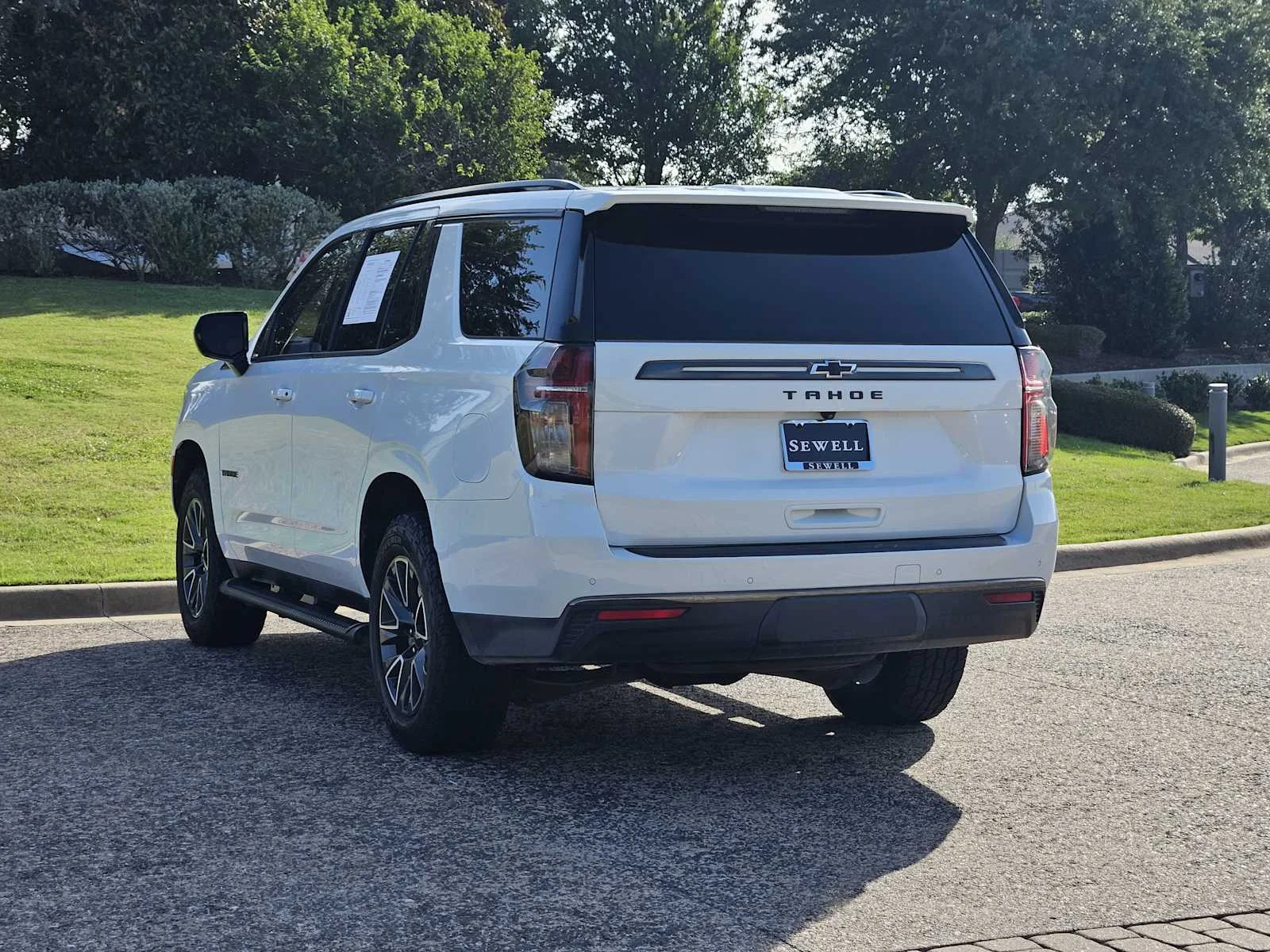 Used 2022 Summit White Chevrolet Z71 image 3