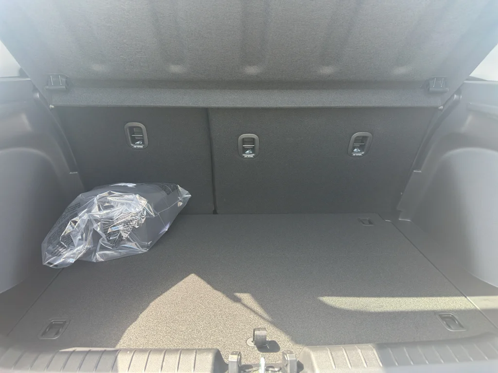 New 2026 Shimmering Silver Hyundai SEL image 31