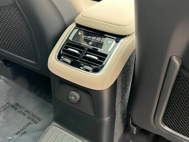 2026 Volvo XC90 Plus - Photo 32