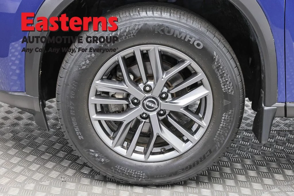 Used 2023 Blue Nissan S image 33
