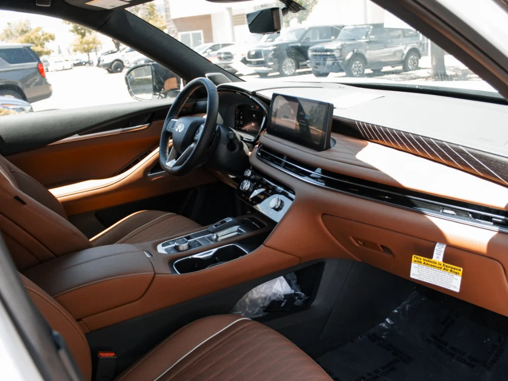 New 2027 2T RAD WHT INFINITI Autograph AWD image 36