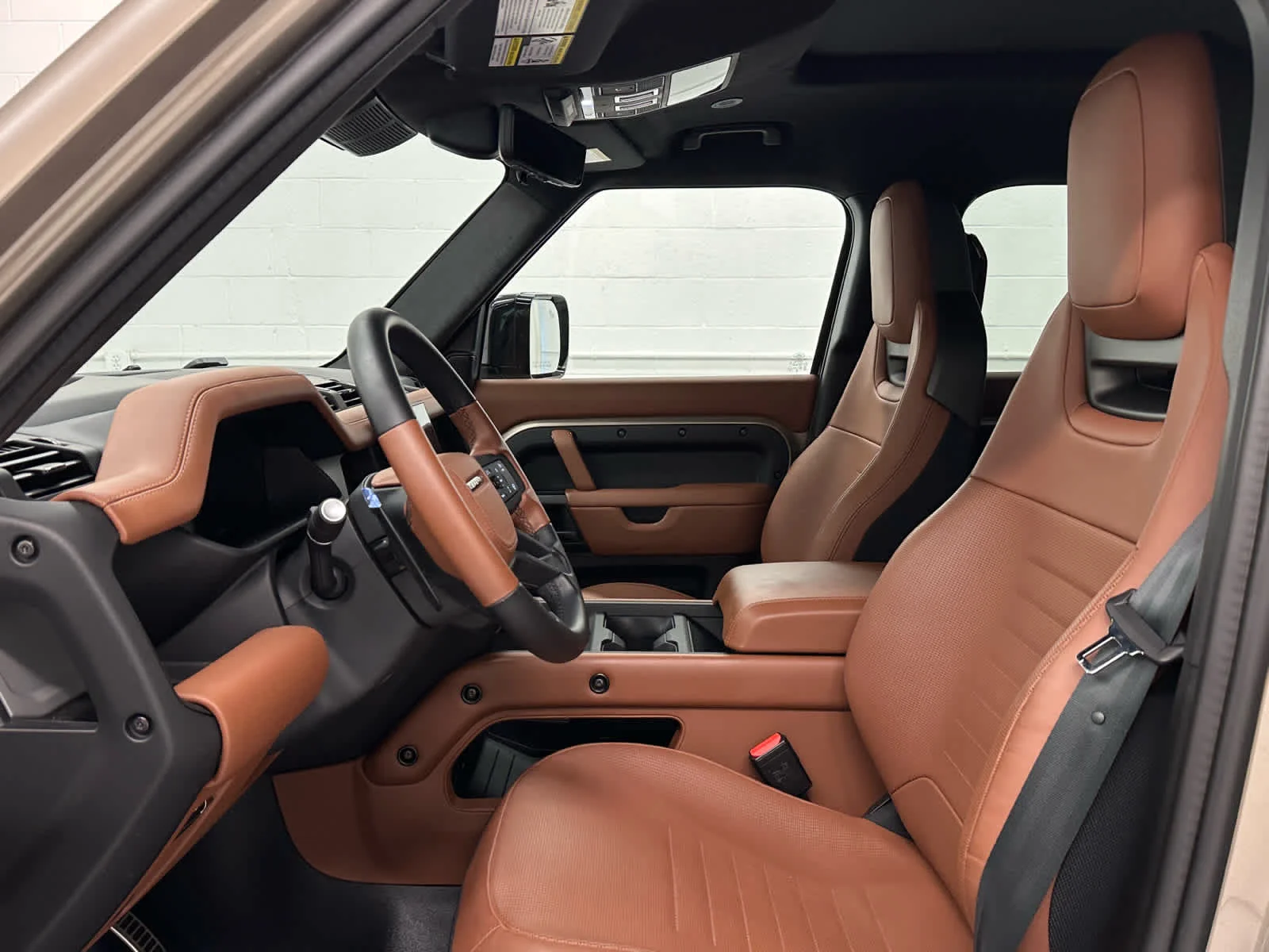 Used 2025 Petra Copper Premium Metallic Land Rover OCTA image 11