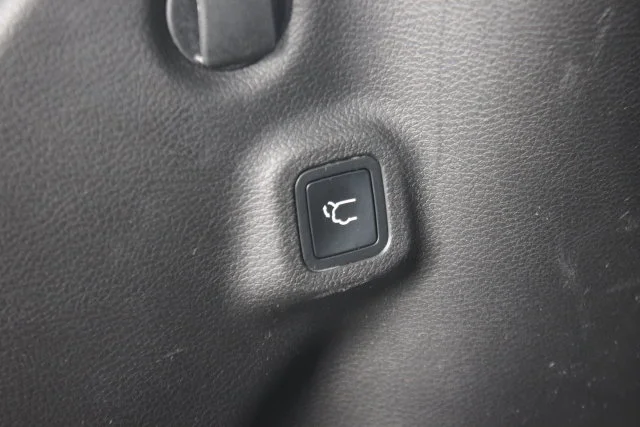Used 2025 Silver Jeep Limited image 27