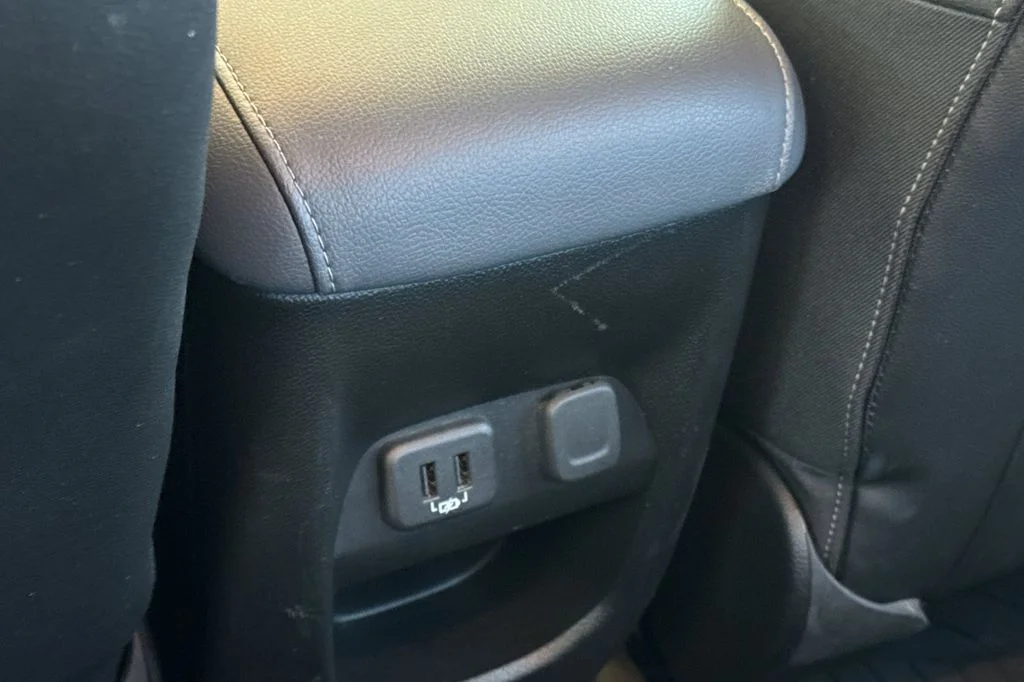 Used 2022 Black Chevrolet Z71 image 16
