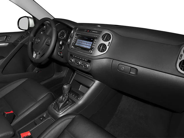Used 2014 Pepper Gray Metallic Volkswagen S image 21