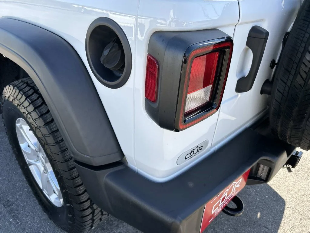 Used 2021 White Jeep Sport S image 14