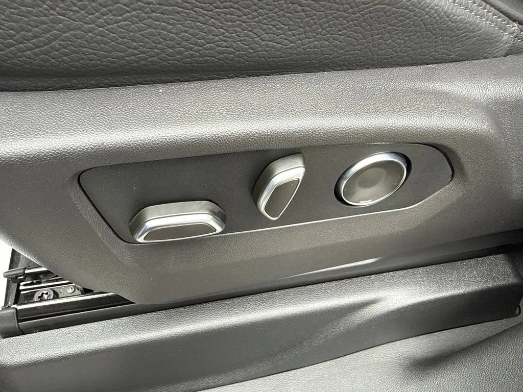 Used 2026 Glacier White Tricoat GMC Denali image 28