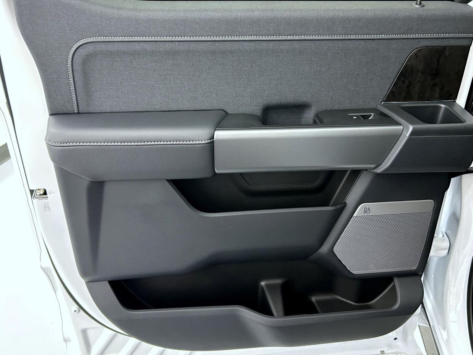 New 2027 Oxford White Ford Lariat image 20